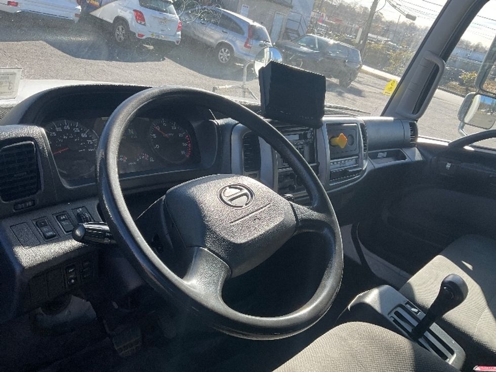 Medium Duty Box Truck-Light and Medium Duty Trucks-Hino-2018-268-Elmsford-NY-123,385\n\t\tmiles-$ 50,000 - Image 17