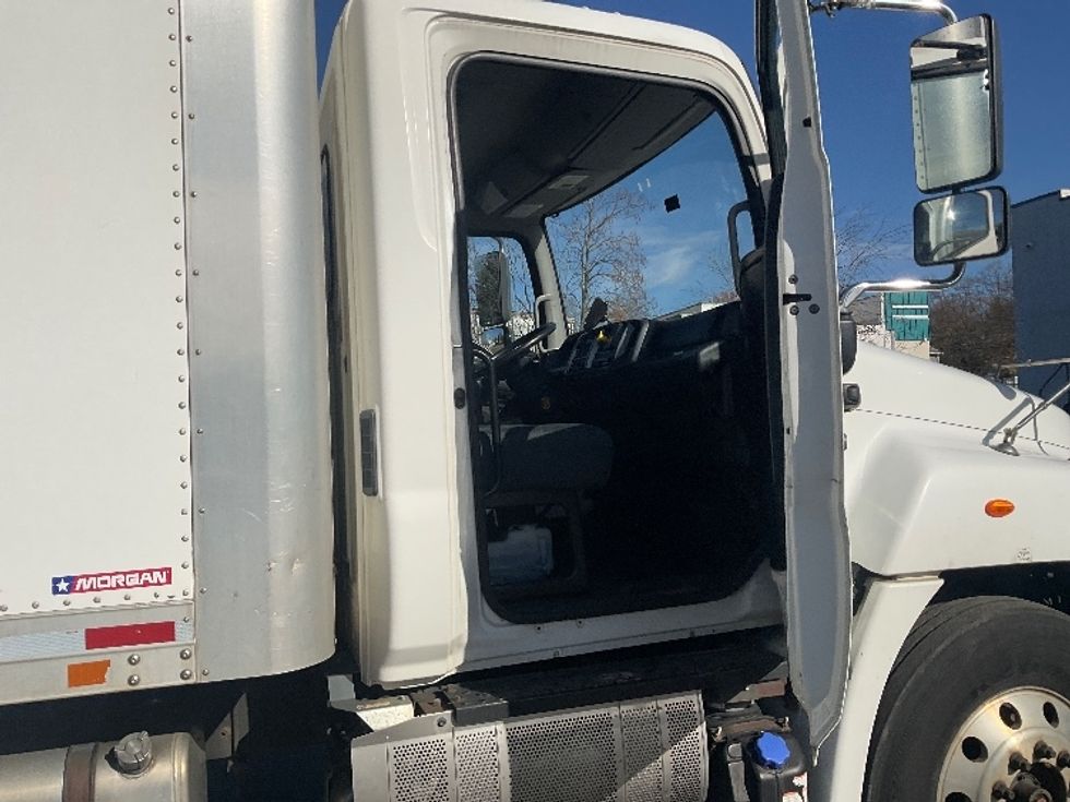 Medium Duty Box Truck-Light and Medium Duty Trucks-Hino-2018-268-Elmsford-NY-123,385\n\t\tmiles-$ 50,000 - Image 19