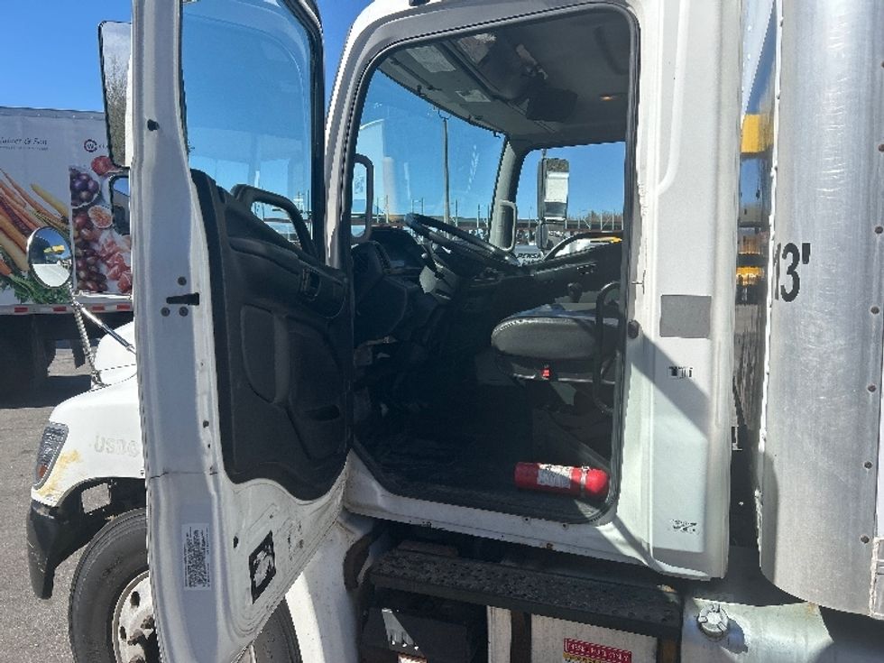 Medium Duty Box Truck-Light and Medium Duty Trucks-Hino-2018-268-Fitchburg-MA-276,621\n\t\tmiles-$ 37,500 - Image 16
