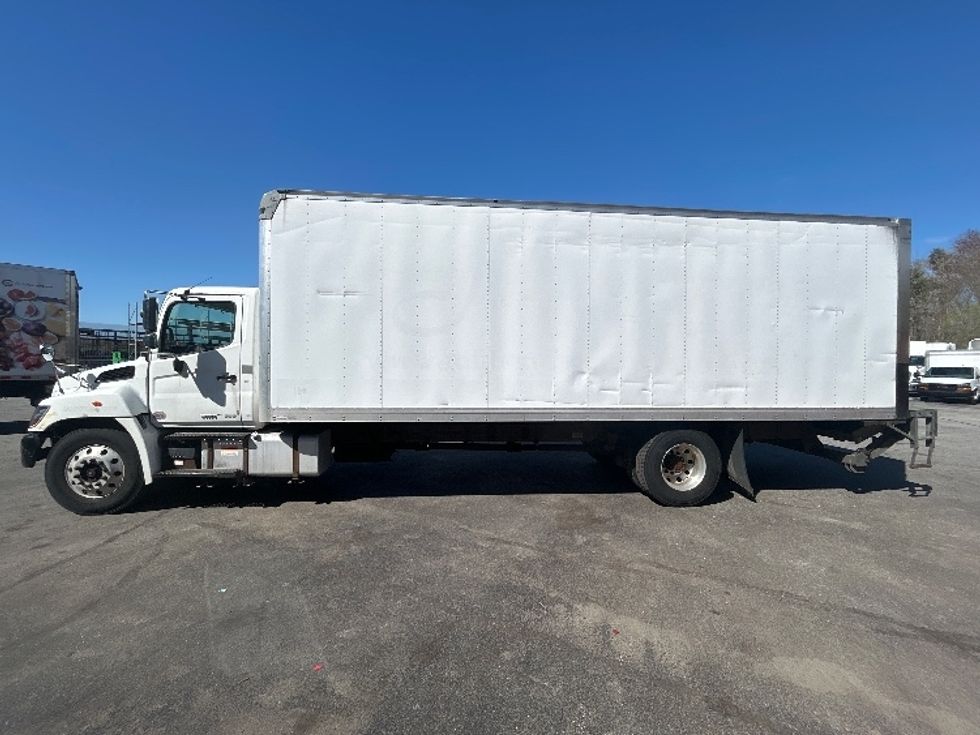 Medium Duty Box Truck-Light and Medium Duty Trucks-Hino-2018-268-Fitchburg-MA-276,621\n\t\tmiles-$ 37,500 - Image 4