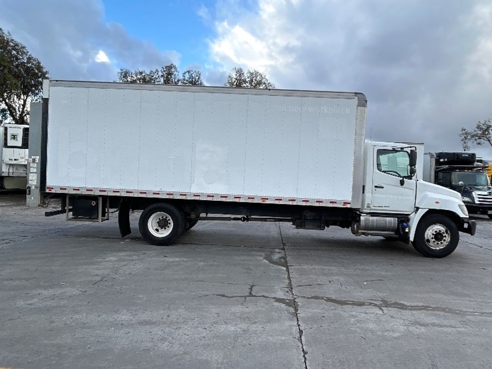 Medium Duty Box Truck-Light and Medium Duty Trucks-Hino-2018-268-Fontana-CA-106,845\n\t\tmiles-$ 55,500 - Image 15