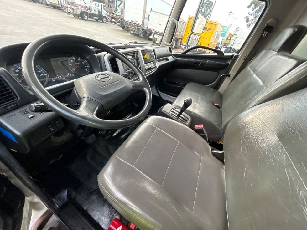 Medium Duty Box Truck-Light and Medium Duty Trucks-Hino-2018-268-Fontana-CA-106,845\n\t\tmiles-$ 55,500 - Image 17