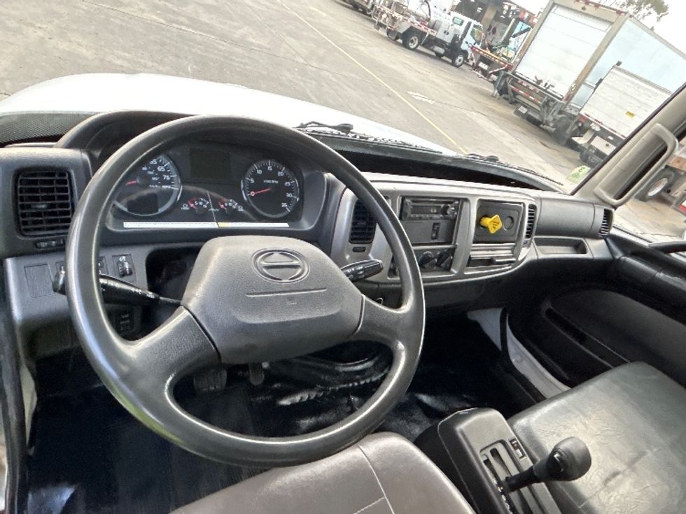Medium Duty Box Truck-Light and Medium Duty Trucks-Hino-2018-268-Fontana-CA-106,845\n\t\tmiles-$ 55,500 - Image 18