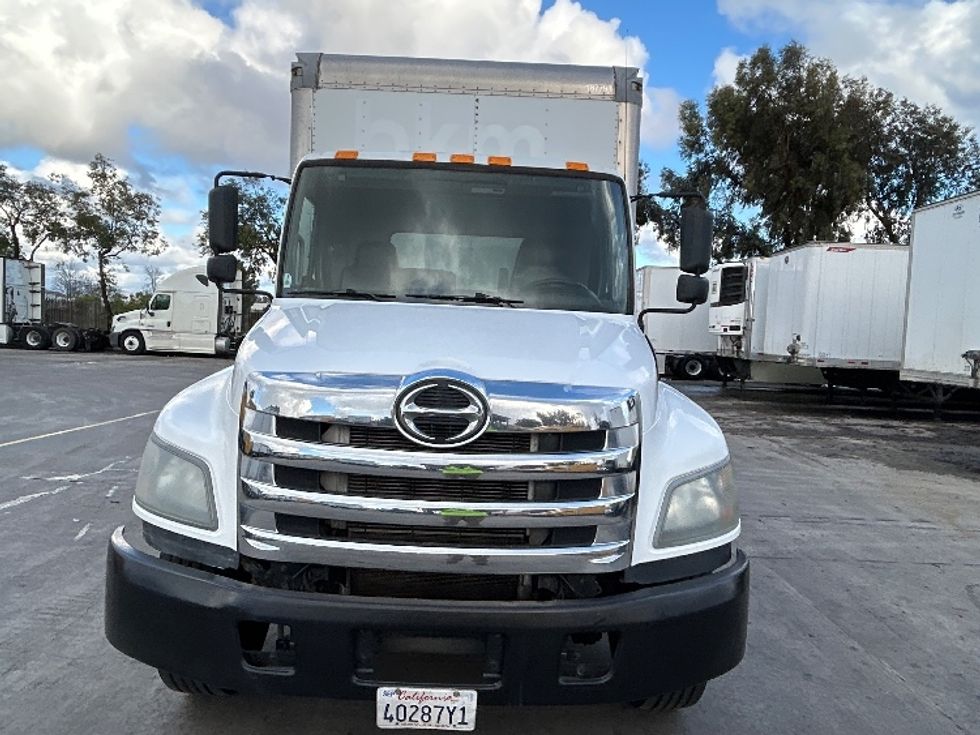 Medium Duty Box Truck-Light and Medium Duty Trucks-Hino-2018-268-Fontana-CA-106,845\n\t\tmiles-$ 55,500 - Image 2