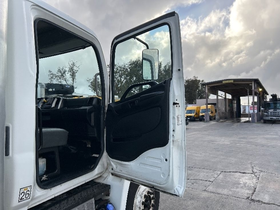 Medium Duty Box Truck-Light and Medium Duty Trucks-Hino-2018-268-Fontana-CA-106,845\n\t\tmiles-$ 55,500 - Image 20