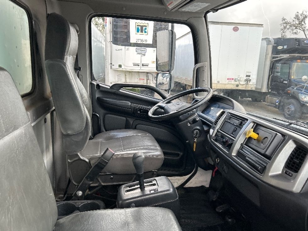 Medium Duty Box Truck-Light and Medium Duty Trucks-Hino-2018-268-Fontana-CA-106,845\n\t\tmiles-$ 55,500 - Image 22