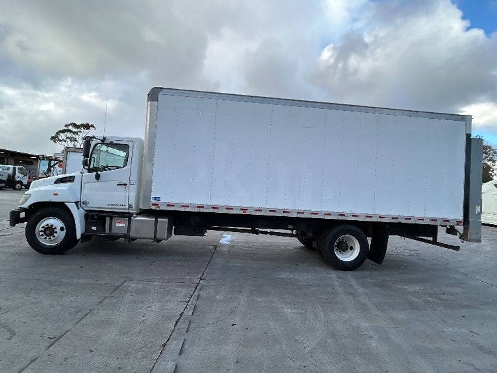 Medium Duty Box Truck-Light and Medium Duty Trucks-Hino-2018-268-Fontana-CA-106,845\n\t\tmiles-$ 55,500 - Image 4