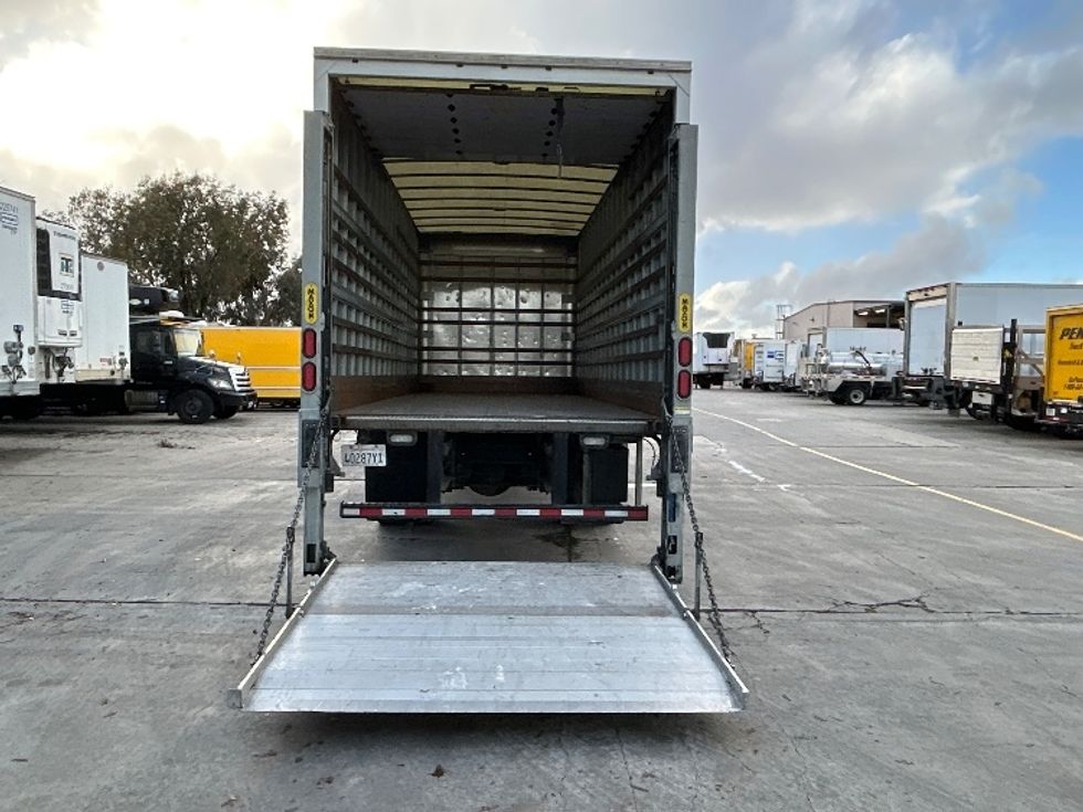 Medium Duty Box Truck-Light and Medium Duty Trucks-Hino-2018-268-Fontana-CA-106,845\n\t\tmiles-$ 55,500 - Image 9