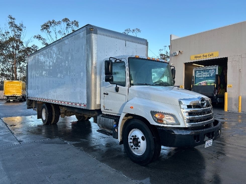 Medium Duty Box Truck-Light and Medium Duty Trucks-Hino-2018-268-Fontana-CA-120,221\n\t\tmiles-$ 54,250 - Image 1