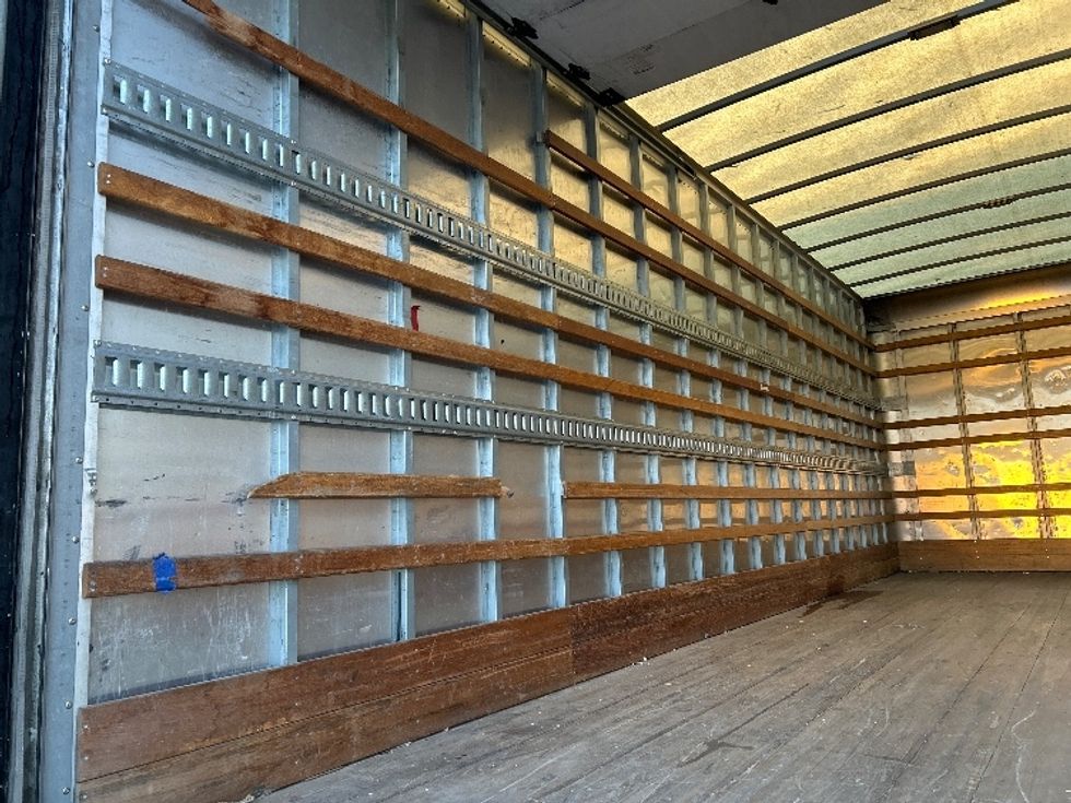 Medium Duty Box Truck-Light and Medium Duty Trucks-Hino-2018-268-Fontana-CA-120,221\n\t\tmiles-$ 54,250 - Image 11