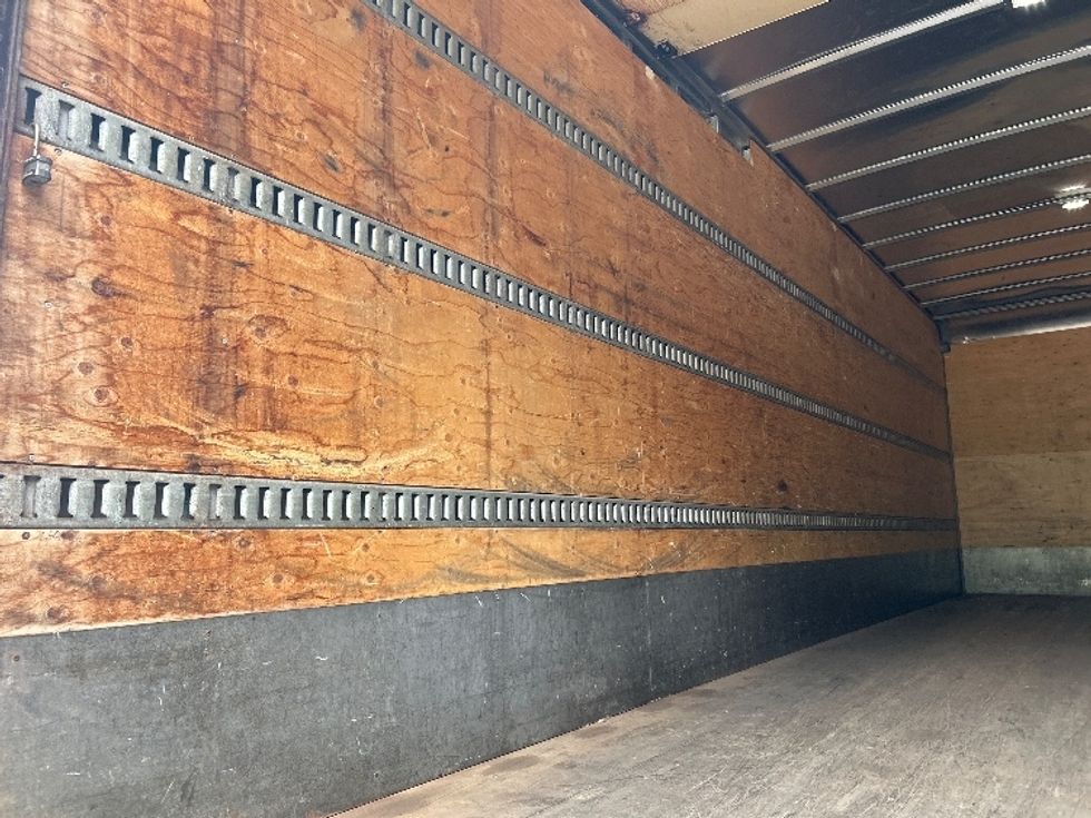 Medium Duty Box Truck-Light and Medium Duty Trucks-Hino-2018-268-Fredonia-NY-147,168\n\t\tmiles-$ 52,750 - Image 11