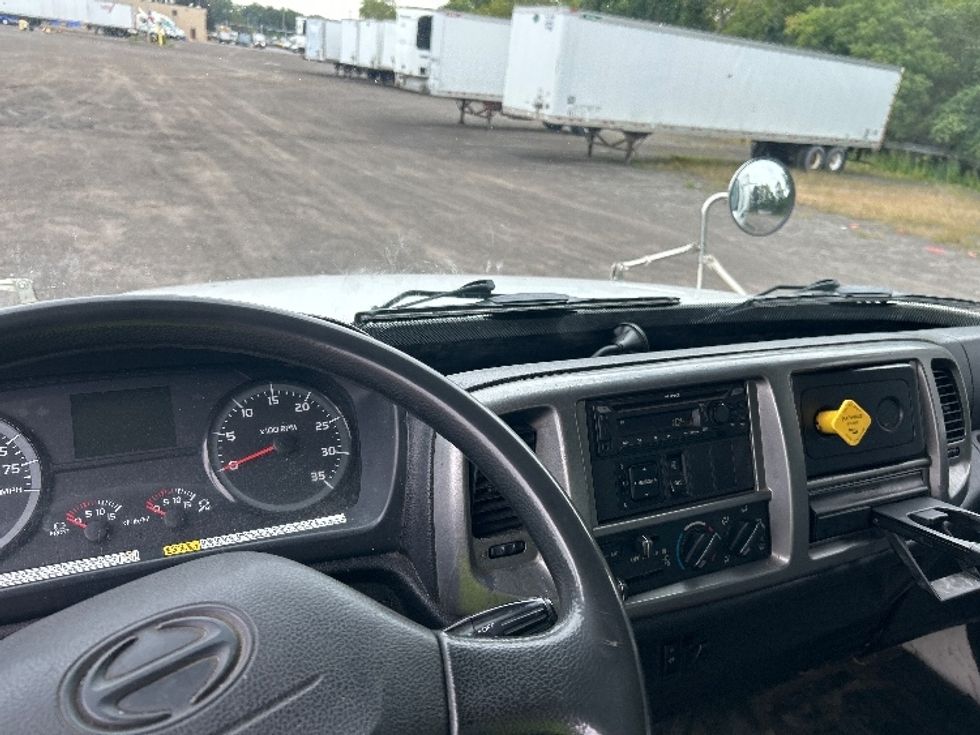 Medium Duty Box Truck-Light and Medium Duty Trucks-Hino-2018-268-Fredonia-NY-147,168\n\t\tmiles-$ 52,750 - Image 17