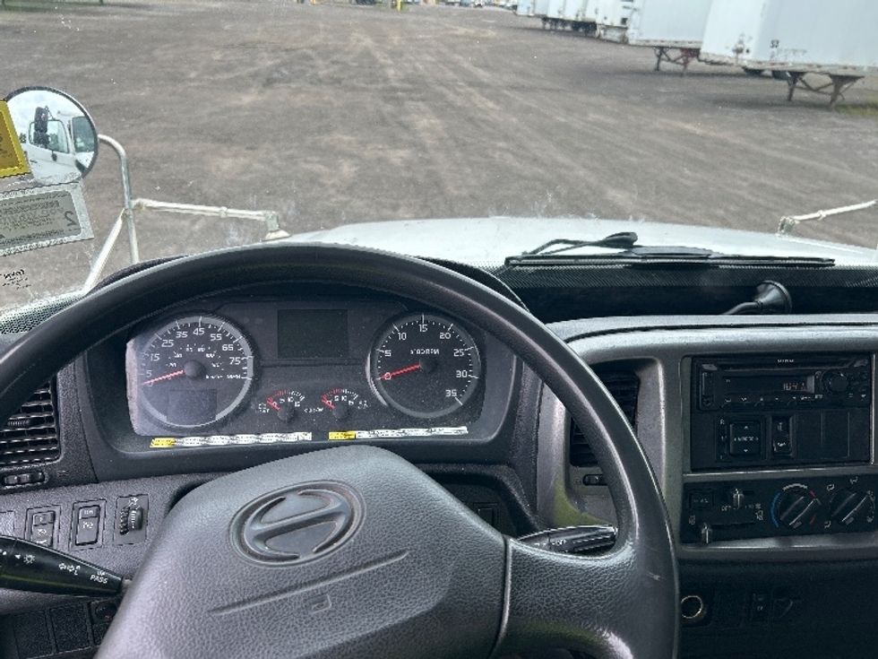 Medium Duty Box Truck-Light and Medium Duty Trucks-Hino-2018-268-Fredonia-NY-147,168\n\t\tmiles-$ 52,750 - Image 18