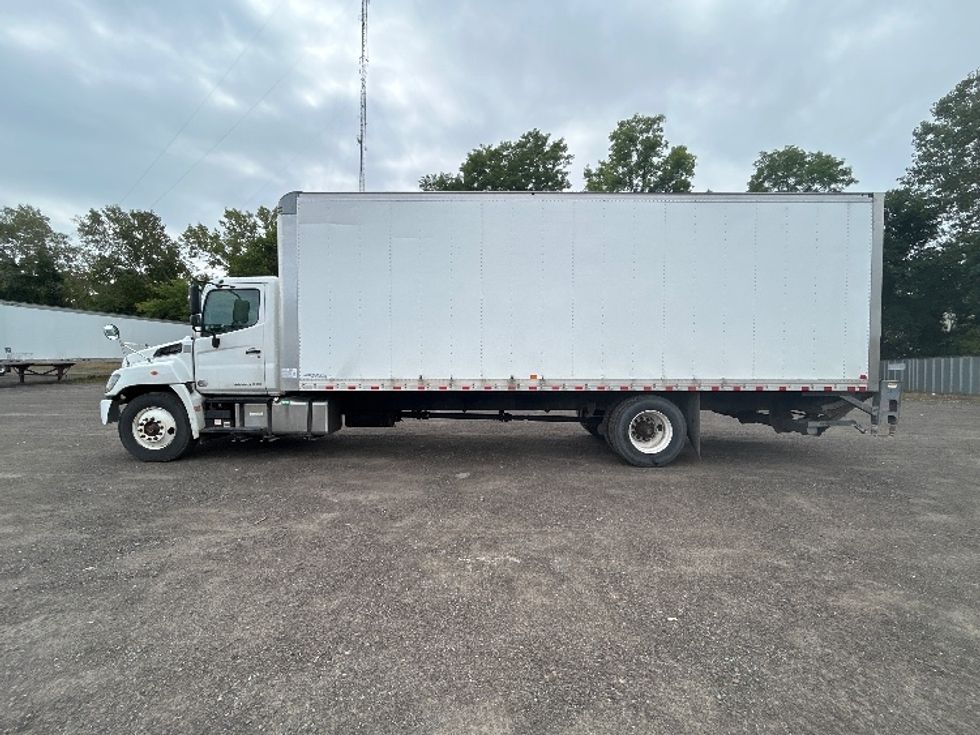Medium Duty Box Truck-Light and Medium Duty Trucks-Hino-2018-268-Fredonia-NY-147,168\n\t\tmiles-$ 52,750 - Image 4