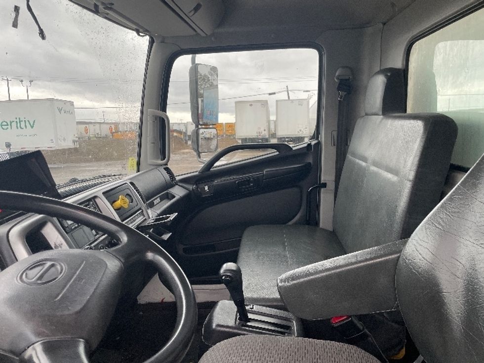 Medium Duty Box Truck-Light and Medium Duty Trucks-Hino-2018-268-Fresno-CA-259,100\n\t\tmiles-$ 37,750 - Image 17