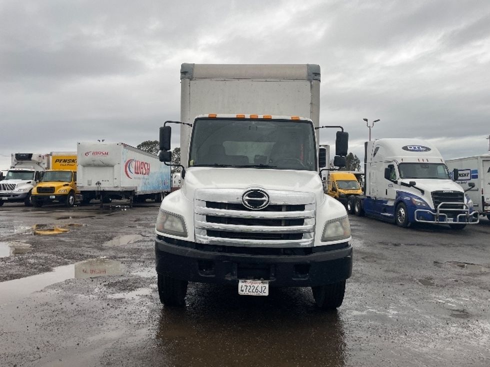 Medium Duty Box Truck-Light and Medium Duty Trucks-Hino-2018-268-Fresno-CA-259,100\n\t\tmiles-$ 37,750 - Image 2