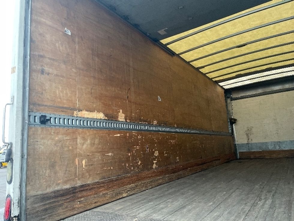 Medium Duty Box Truck-Light and Medium Duty Trucks-Hino-2018-268-Fresno-CA-259,100\n\t\tmiles-$ 37,750 - Image 9