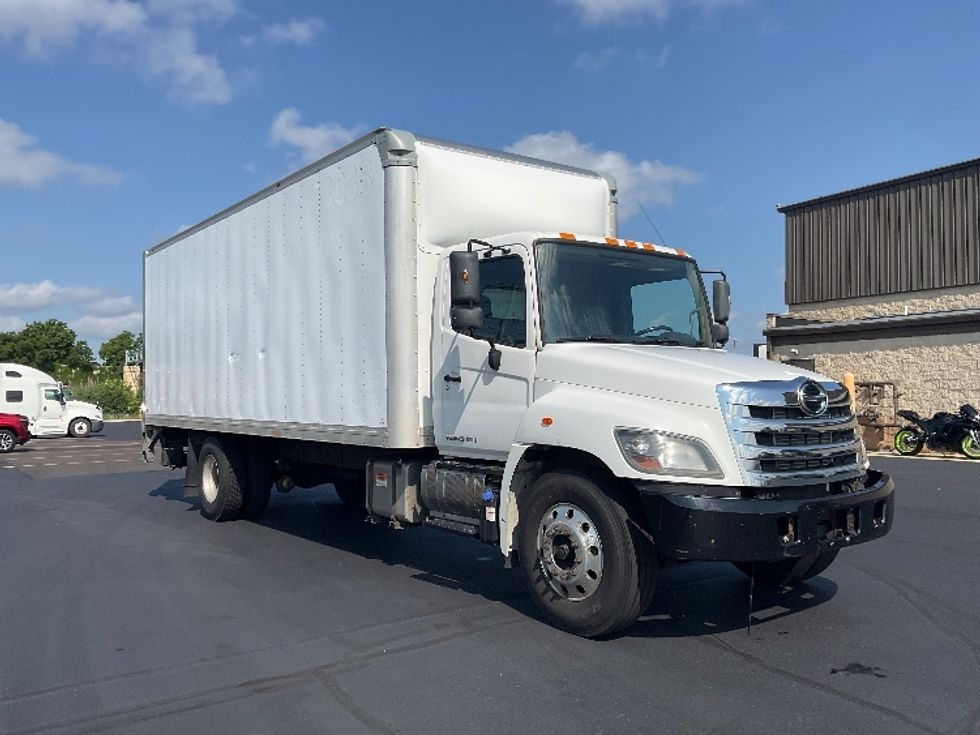 Medium Duty Box Truck-Light and Medium Duty Trucks-Hino-2018-268-Milwaukee-WI-322,309\n\t\tmiles-$ 29,250 - Image 1