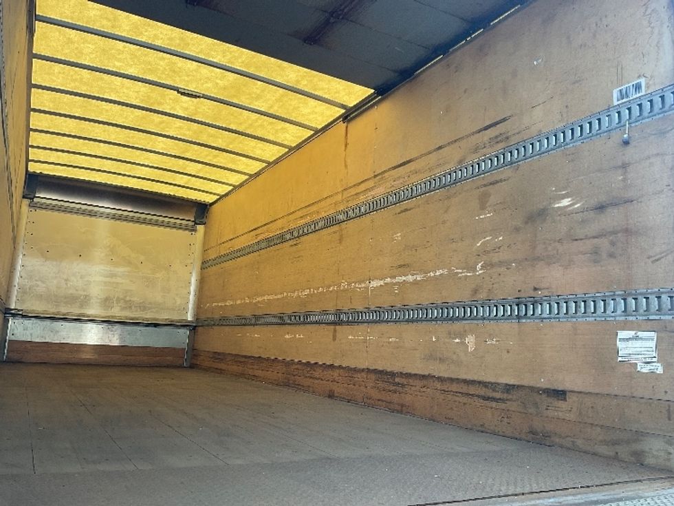 Medium Duty Box Truck-Light and Medium Duty Trucks-Hino-2018-268-Milwaukee-WI-322,309\n\t\tmiles-$ 29,250 - Image 12