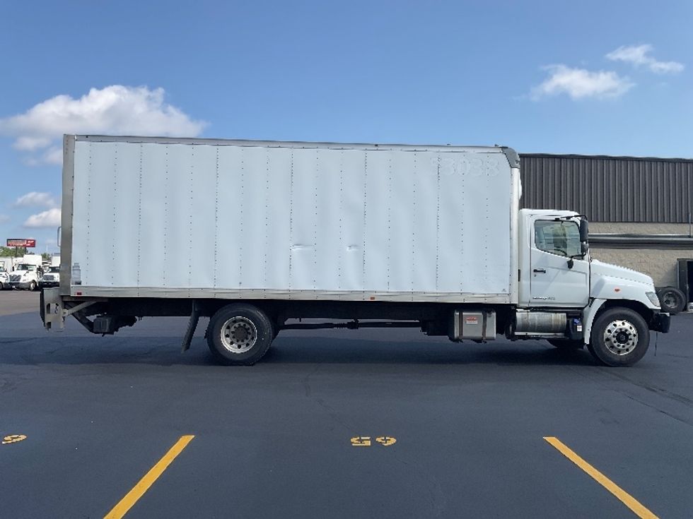 Medium Duty Box Truck-Light and Medium Duty Trucks-Hino-2018-268-Milwaukee-WI-322,309\n\t\tmiles-$ 29,250 - Image 15