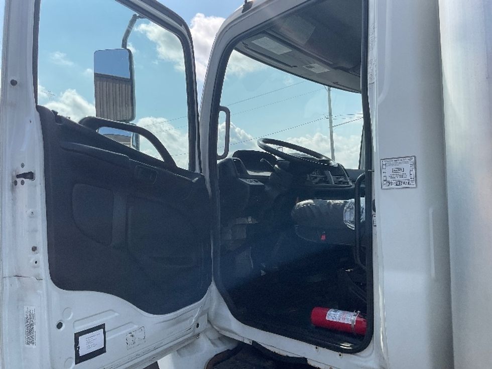 Medium Duty Box Truck-Light and Medium Duty Trucks-Hino-2018-268-Milwaukee-WI-322,309\n\t\tmiles-$ 29,250 - Image 16