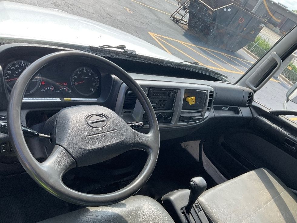 Medium Duty Box Truck-Light and Medium Duty Trucks-Hino-2018-268-Milwaukee-WI-322,309\n\t\tmiles-$ 29,250 - Image 18