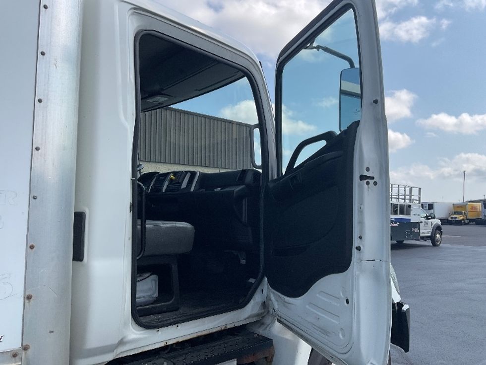 Medium Duty Box Truck-Light and Medium Duty Trucks-Hino-2018-268-Milwaukee-WI-322,309\n\t\tmiles-$ 29,250 - Image 20