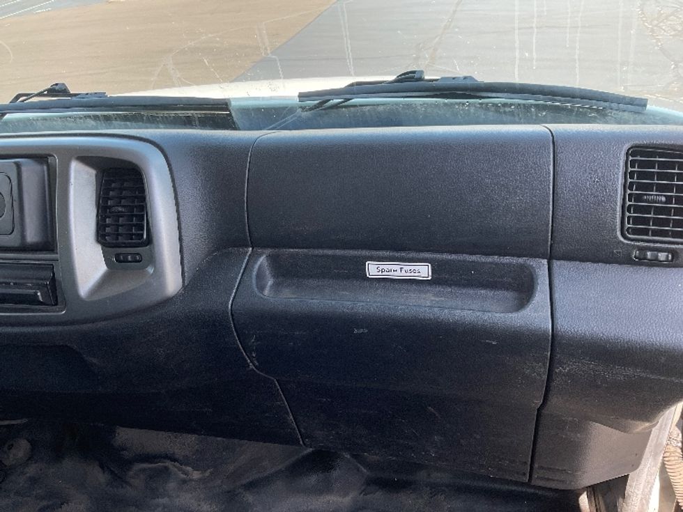 Medium Duty Box Truck-Light and Medium Duty Trucks-Hino-2018-268-Milwaukee-WI-342,744\n\t\tmiles-$ 27,250 - Image 21