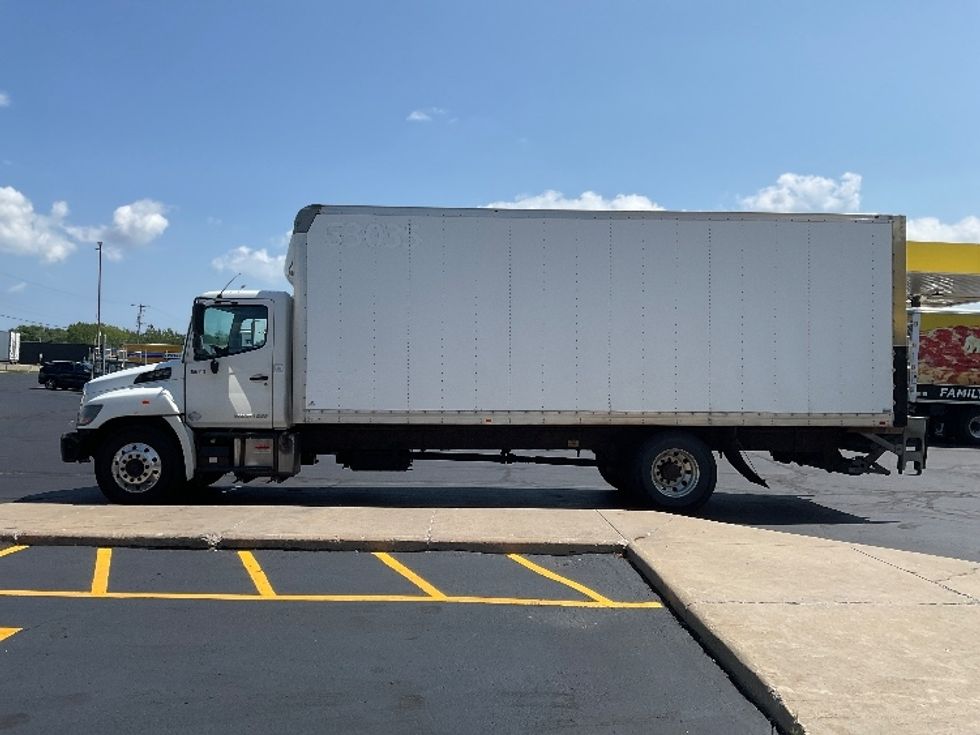 Medium Duty Box Truck-Light and Medium Duty Trucks-Hino-2018-268-Milwaukee-WI-342,744\n\t\tmiles-$ 27,250 - Image 4