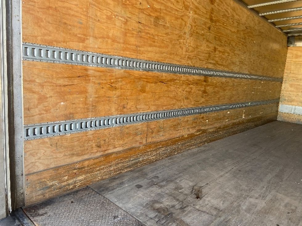 Medium Duty Box Truck-Light and Medium Duty Trucks-Hino-2018-268-Mississauga-ON-278,352\n\t\tkm-$ 61,000 - Image 11