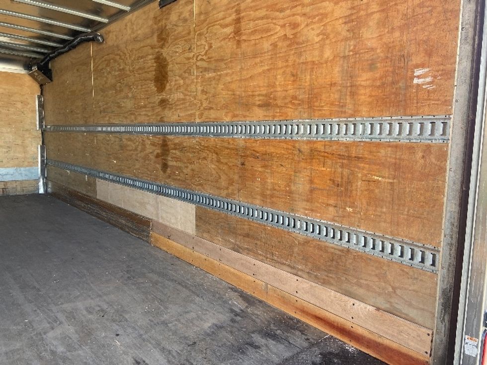 Medium Duty Box Truck-Light and Medium Duty Trucks-Hino-2018-268-Mississauga-ON-278,352\n\t\tkm-$ 61,000 - Image 12