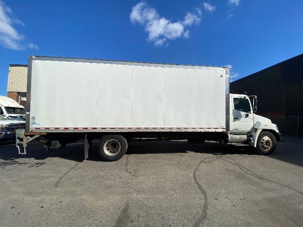 Medium Duty Box Truck-Light and Medium Duty Trucks-Hino-2018-268-Mississauga-ON-278,352\n\t\tkm-$ 61,000 - Image 15