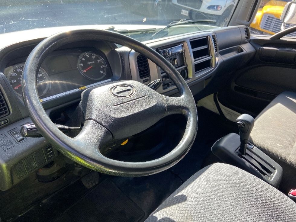 Medium Duty Box Truck-Light and Medium Duty Trucks-Hino-2018-268-Mississauga-ON-278,352\n\t\tkm-$ 61,000 - Image 17