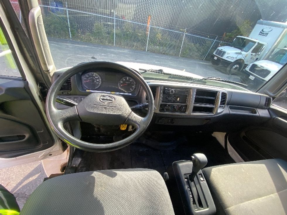 Medium Duty Box Truck-Light and Medium Duty Trucks-Hino-2018-268-Mississauga-ON-278,352\n\t\tkm-$ 61,000 - Image 18