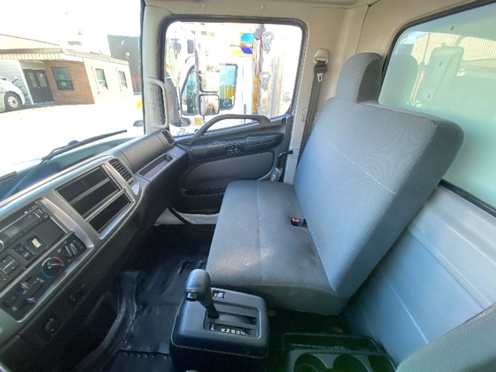 Medium Duty Box Truck-Light and Medium Duty Trucks-Hino-2018-268-Mississauga-ON-278,352\n\t\tkm-$ 61,000 - Image 19