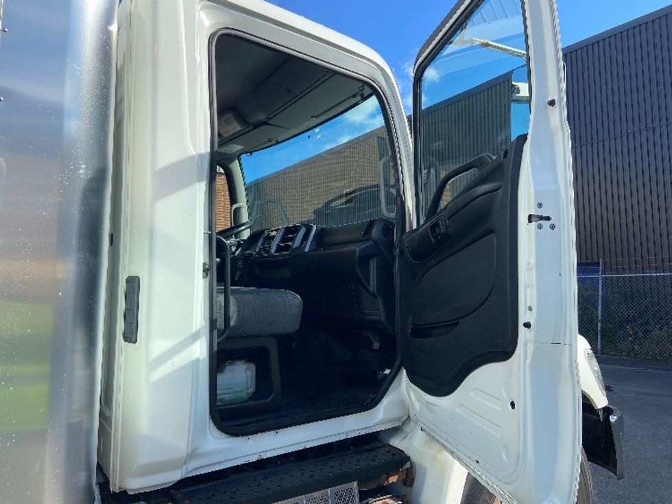 Medium Duty Box Truck-Light and Medium Duty Trucks-Hino-2018-268-Mississauga-ON-278,352\n\t\tkm-$ 61,000 - Image 20
