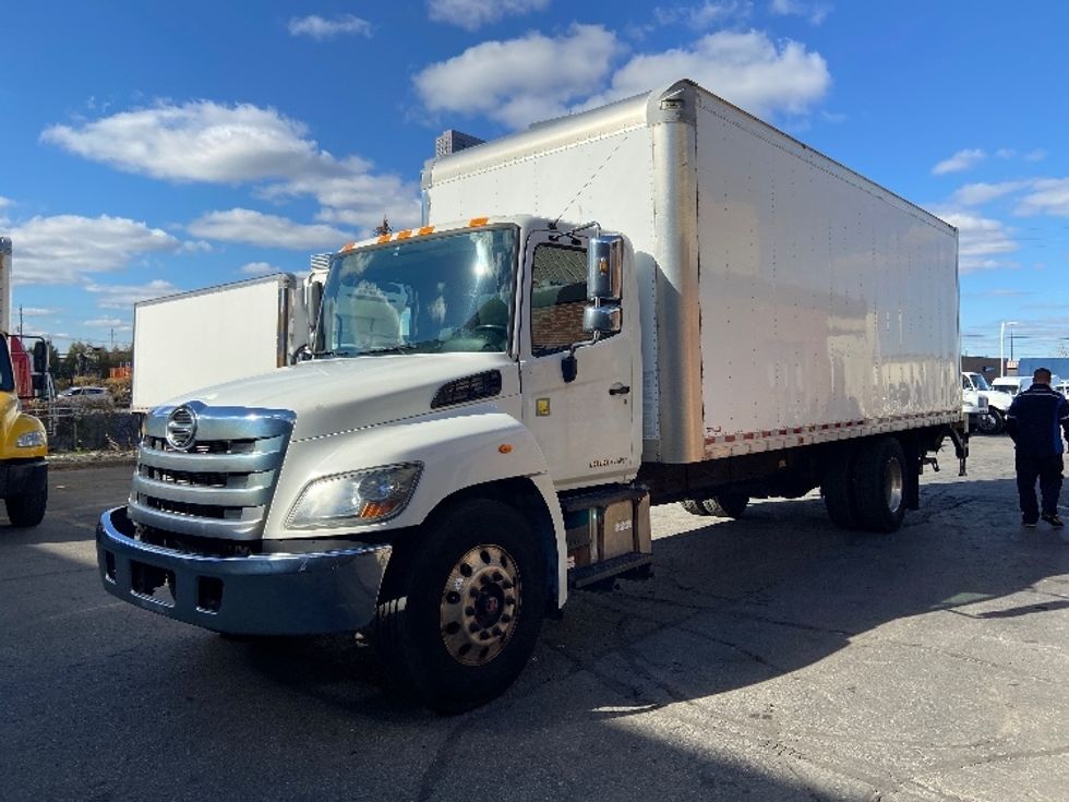 Medium Duty Box Truck-Light and Medium Duty Trucks-Hino-2018-268-Mississauga-ON-278,352\n\t\tkm-$ 61,000 - Image 3
