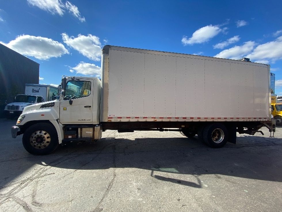 Medium Duty Box Truck-Light and Medium Duty Trucks-Hino-2018-268-Mississauga-ON-278,352\n\t\tkm-$ 61,000 - Image 4