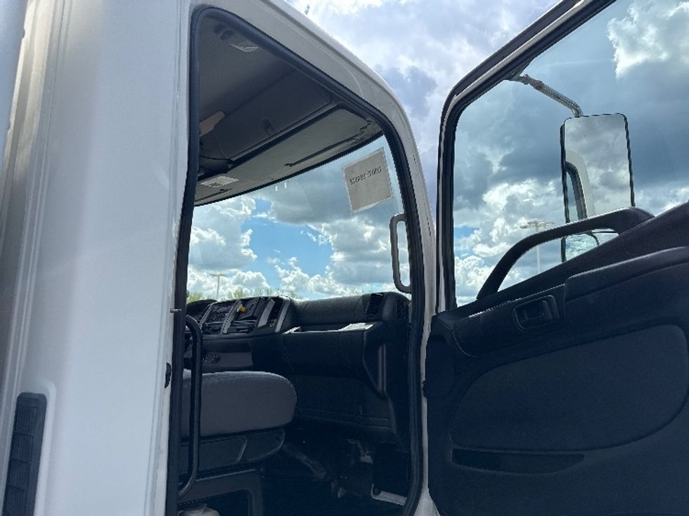 Medium Duty Box Truck-Light and Medium Duty Trucks-Hino-2018-268-Monmouth Junction-NJ-165,559\n\t\tmiles-$ 50,250 - Image 19