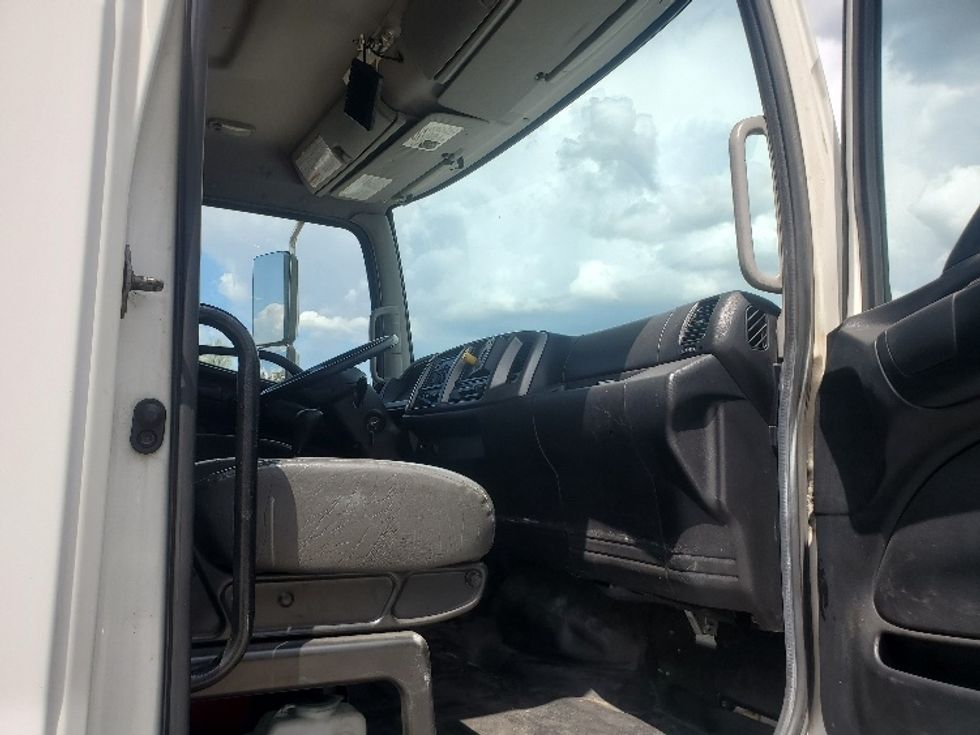 Medium Duty Box Truck-Light and Medium Duty Trucks-Hino-2018-268-Monmouth Junction-NJ-255,495\n\t\tmiles-$ 37,250 - Image 15