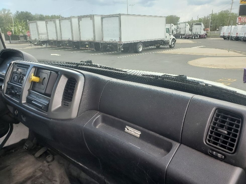 Medium Duty Box Truck-Light and Medium Duty Trucks-Hino-2018-268-Monmouth Junction-NJ-255,495\n\t\tmiles-$ 37,250 - Image 18