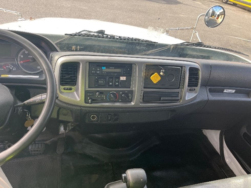 Medium Duty Box Truck-Light and Medium Duty Trucks-Hino-2018-268-Newport News-VA-108,654\n\t\tmiles-$ 56,250 - Image 17