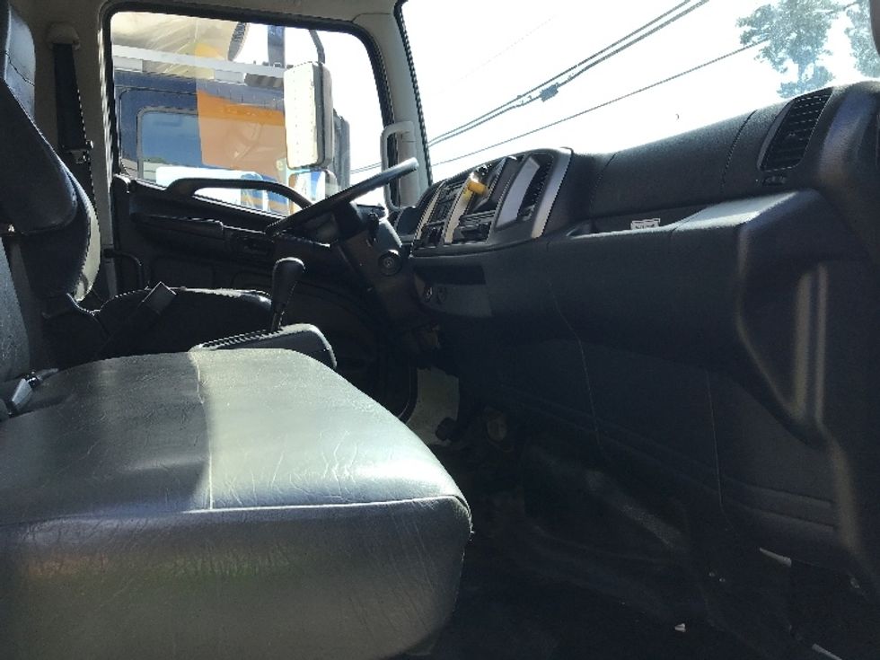 Medium Duty Box Truck-Light and Medium Duty Trucks-Hino-2018-268-Newport News-VA-108,654\n\t\tmiles-$ 56,250 - Image 21
