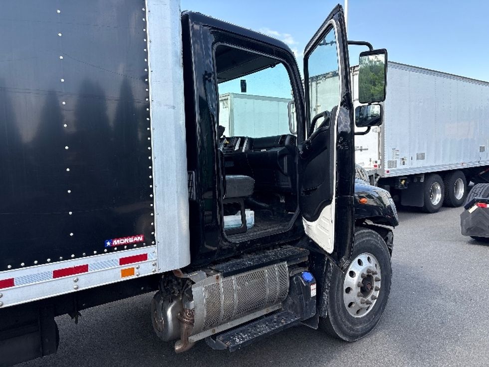Medium Duty Box Truck-Light and Medium Duty Trucks-Hino-2018-268-North Bergen-NJ-50,843\n\t\tmiles-$ 56,750 - Image 13
