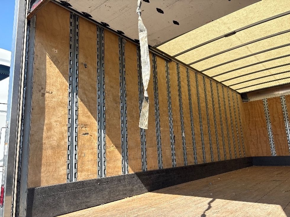 Medium Duty Box Truck-Light and Medium Duty Trucks-Hino-2018-268-North Bergen-NJ-50,843\n\t\tmiles-$ 56,750 - Image 14