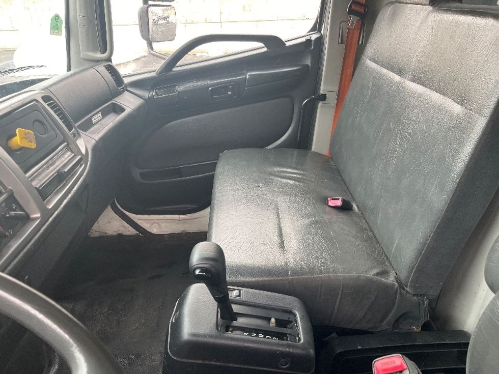 Medium Duty Box Truck-Light and Medium Duty Trucks-Hino-2018-268-North Bergen-NJ-55,025\n\t\tmiles-$ 54,750 - Image 19