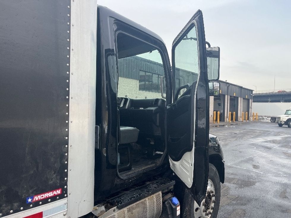 Medium Duty Box Truck-Light and Medium Duty Trucks-Hino-2018-268-North Bergen-NJ-55,025\n\t\tmiles-$ 54,750 - Image 20