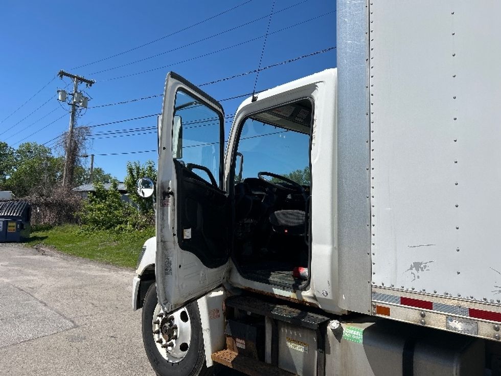 Medium Duty Box Truck-Light and Medium Duty Trucks-Hino-2018-268-Rochester-NY-243,851\n\t\tmiles-$ 30,750 - Image 15