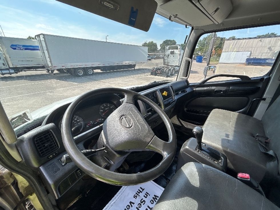 Medium Duty Box Truck-Light and Medium Duty Trucks-Hino-2018-268-Sandston-VA-344,388\n\t\tmiles-$ 27,500 - Image 17