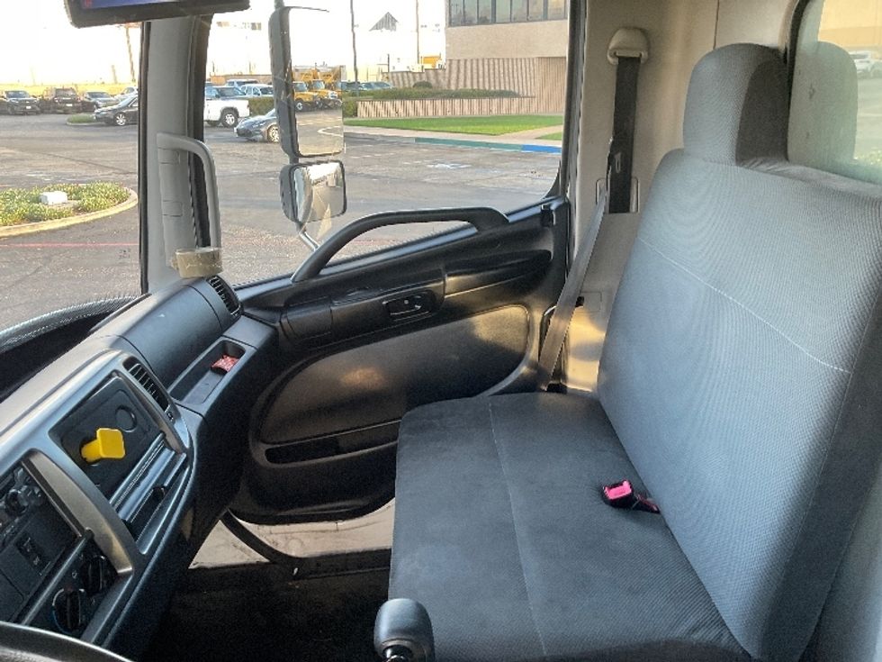 Medium Duty Box Truck-Light and Medium Duty Trucks-Hino-2018-268-Torrance-CA-213,190\n\t\tmiles-$ 48,750 - Image 19